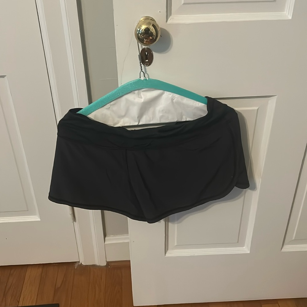 Lululemon Black Speed Ups Size 6 4” inseam